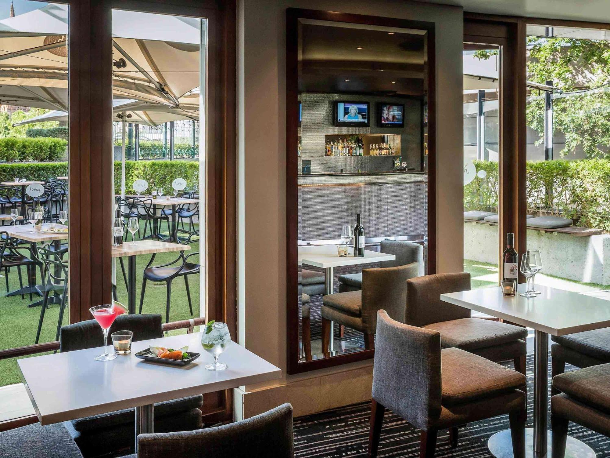 Quay West Suites Melbourne Kültér fotó The Garden Bar